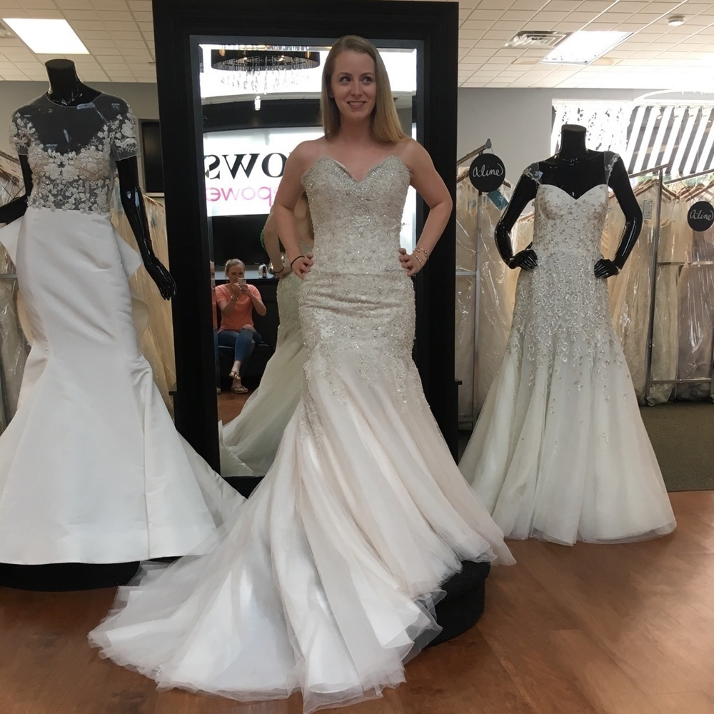 Liv Harris wedding gown - Picture 2 of 8